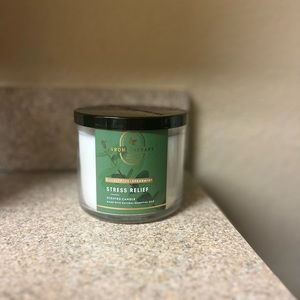 NEW bath & body works aromatherapy candle